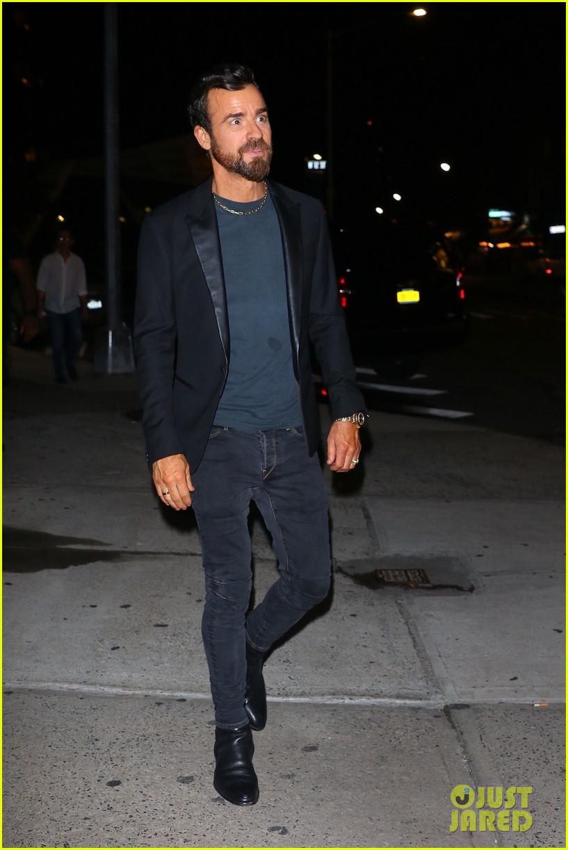 Justin Theroux Has a Night Out During New York Fashion Week