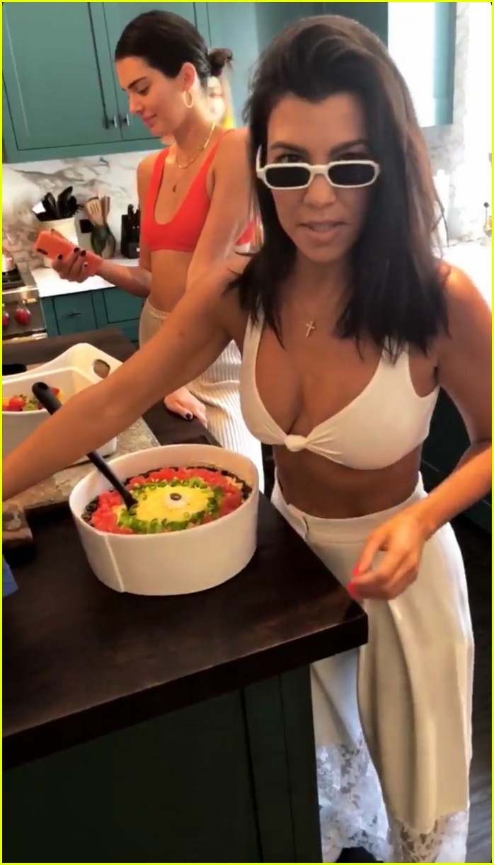 Kendall Jenner Joins Kim Kardashian & Kourtney Kardashian for a Fun Labor Day Weekend Party!