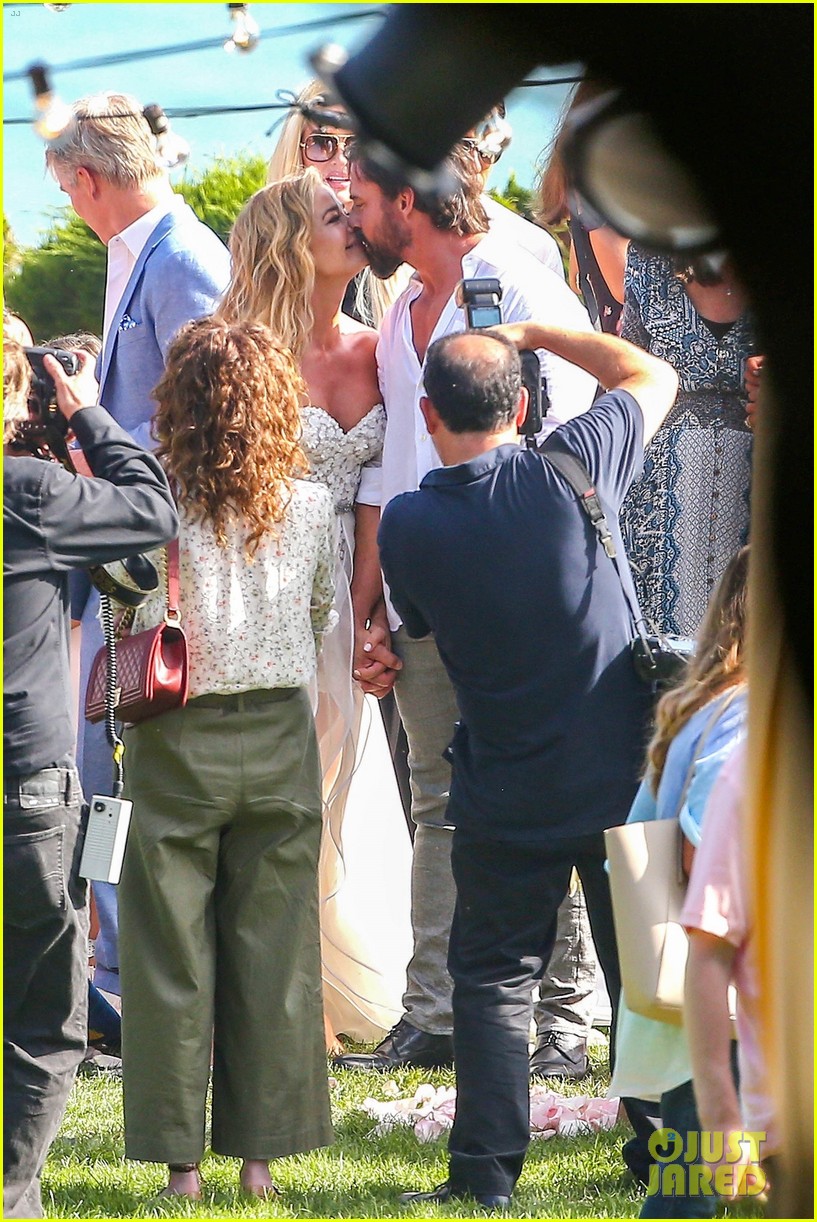 Denise Richards Marries Aaron Phypers in 'Housewives'-Filled Ceremony!