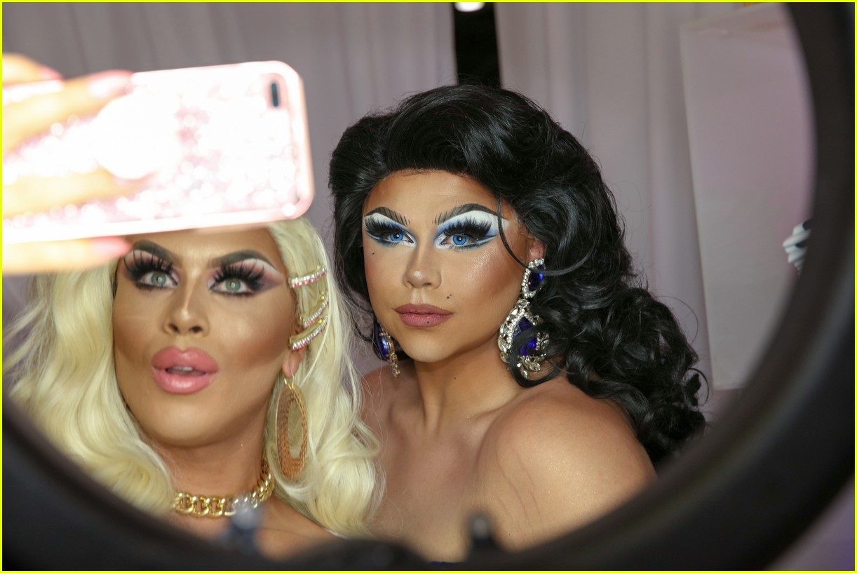 RuPaul, Tina Fey, Nico Tortorella & More Attend RuPaul's Drag Con NYC 2018!