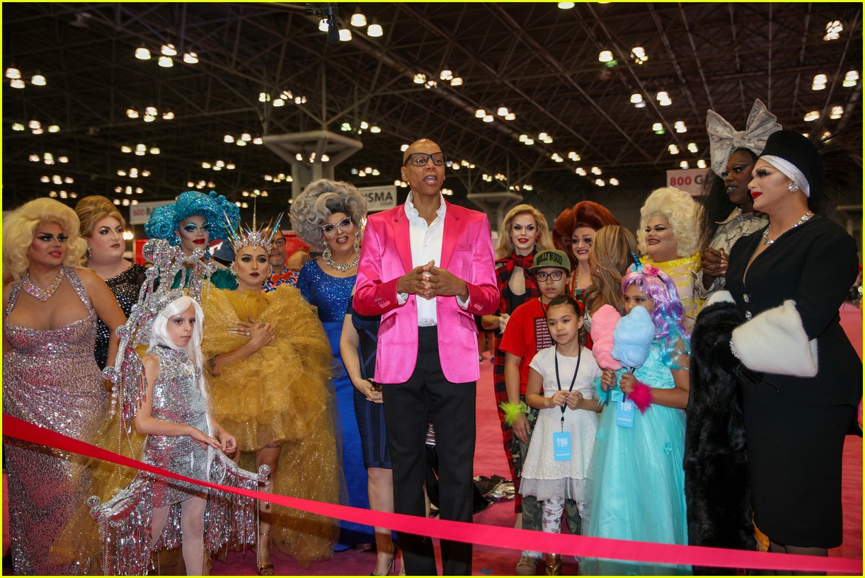 RuPaul, Tina Fey, Nico Tortorella & More Attend RuPaul's Drag Con NYC 2018!