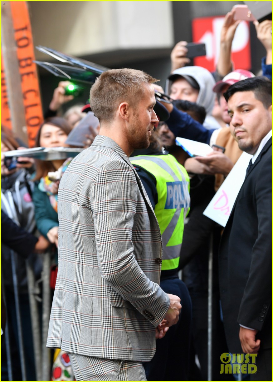 Ryan Gosling Attends 'First Man' Press Conference at Toronto Film Festival!