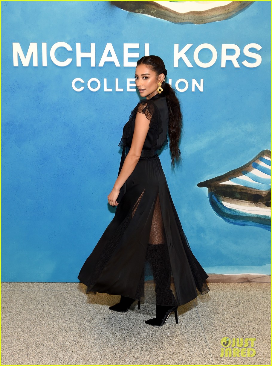 Hailee Steinfeld Wore A Full Tartan Look to Michael Kors Collection NYFW Show