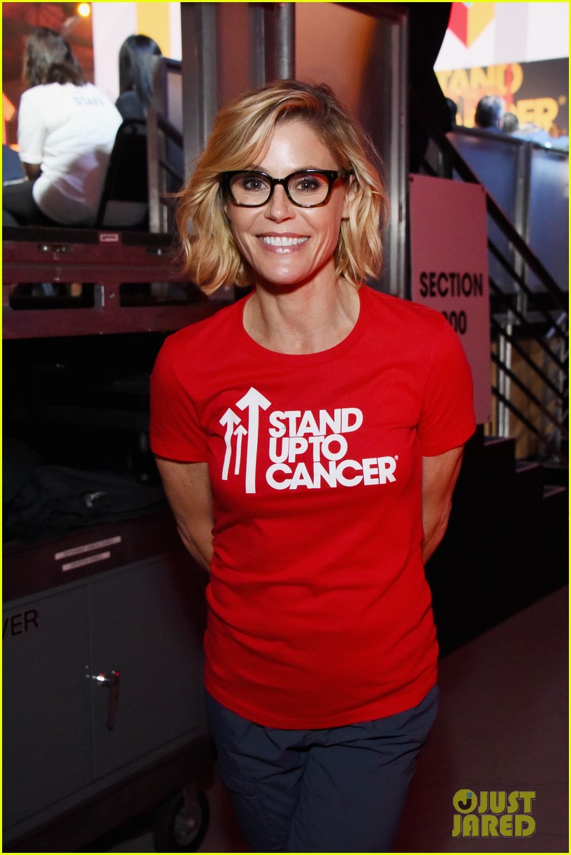 Sofia Vergara & Matt Damon Stand Up To Cancer With Tons of Other Celebrities!