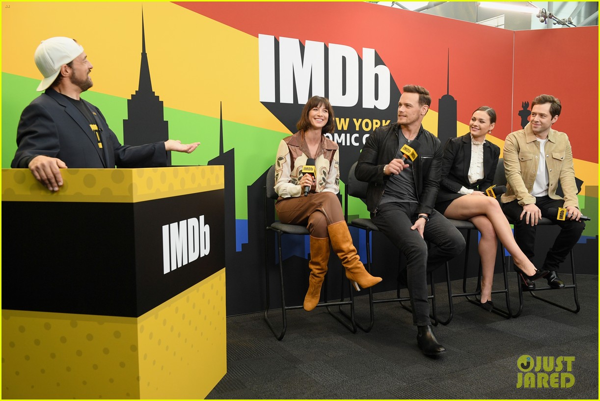 Caitriona Balfe & Sam Heughan Premiere New 'Outlander' Opening Credits at NY Comic-Con 2018!