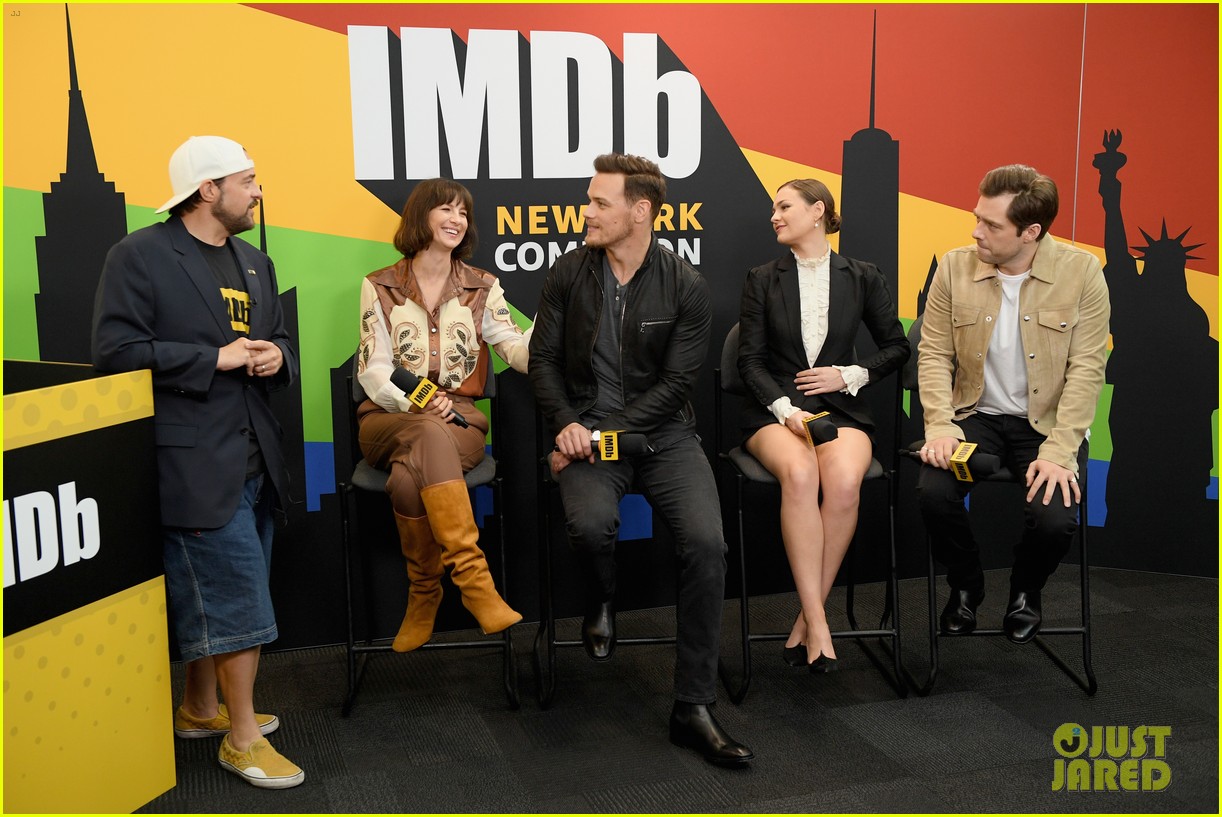 Caitriona Balfe & Sam Heughan Premiere New 'Outlander' Opening Credits at NY Comic-Con 2018!