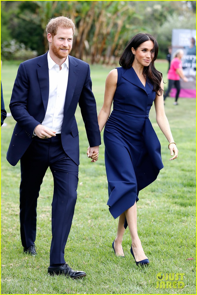 Prince Harry & Meghan Markle Greet Fans at Botanical Gardens in Melbourne!