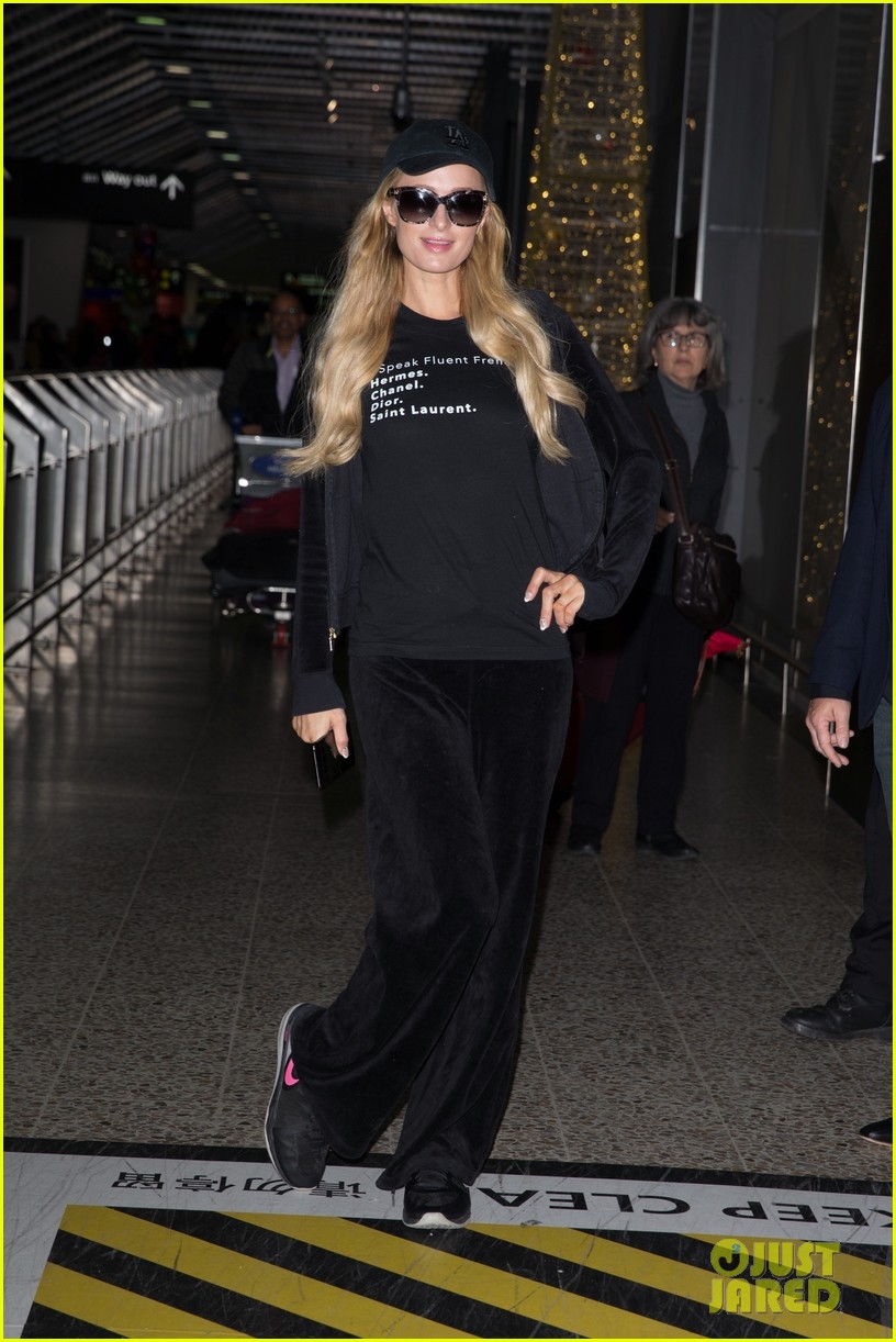 Paris Hilton Looks Happy Arriving in Melbourne Without Engagement Ring Following Split With Chris Zylka