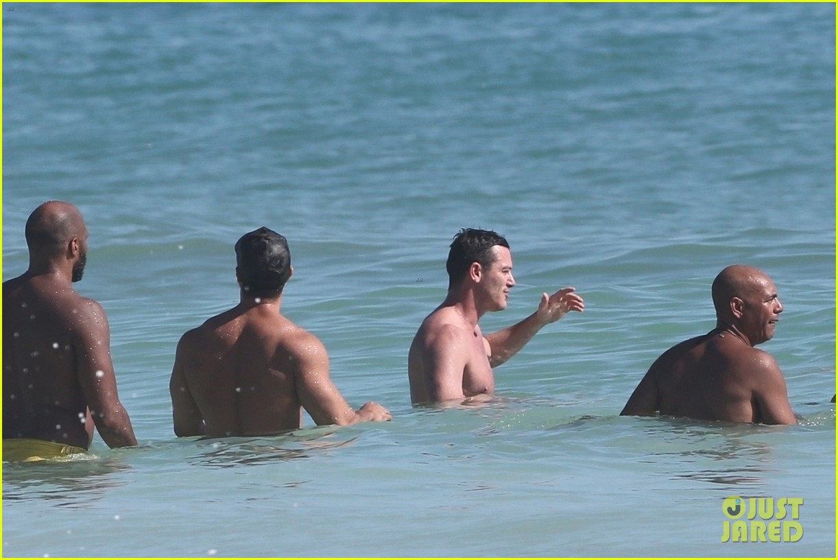Luke Evans Bares Hot Body in Tiny Speedo on Vacation in Mexico!
