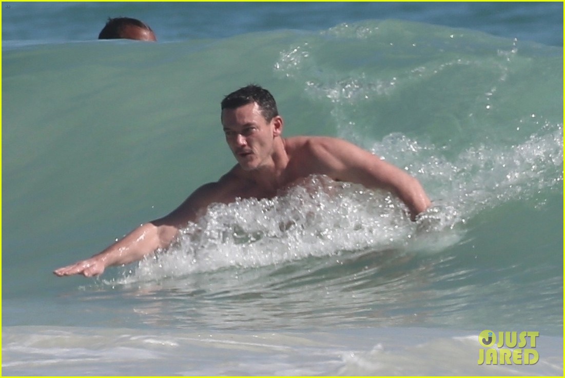 Luke Evans Bares Hot Body in Tiny Speedo on Vacation in Mexico!