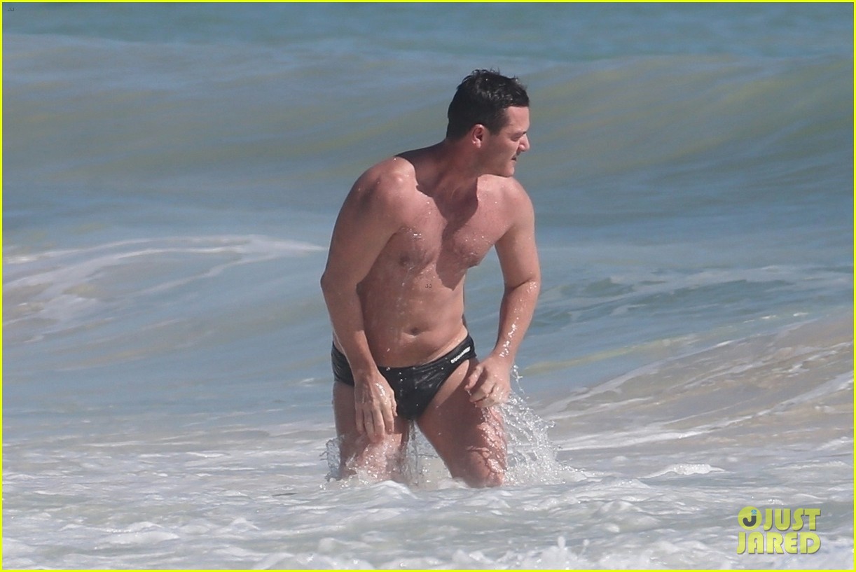 Luke Evans Bares Hot Body in Tiny Speedo on Vacation in Mexico!