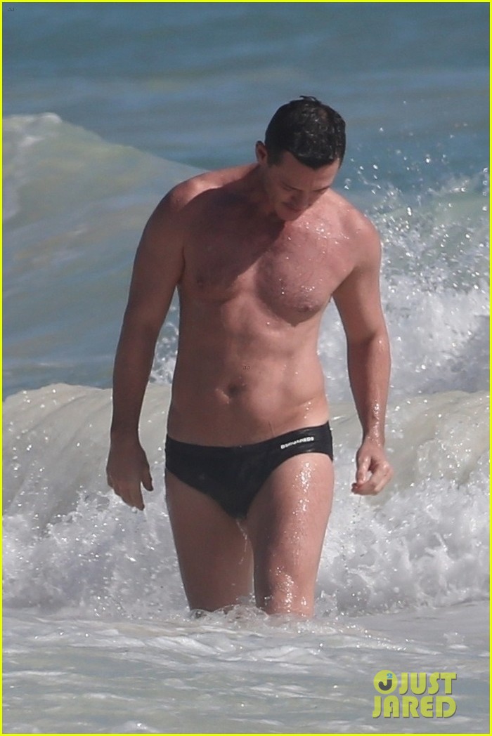 Luke Evans Bares Hot Body in Tiny Speedo on Vacation in Mexico!
