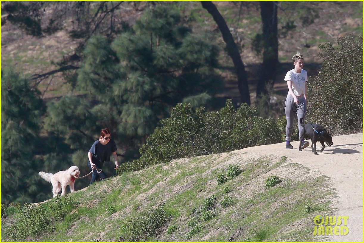 Kristen Stewart & Sara Dinkin Hold Hands for Saturday Morning Hike