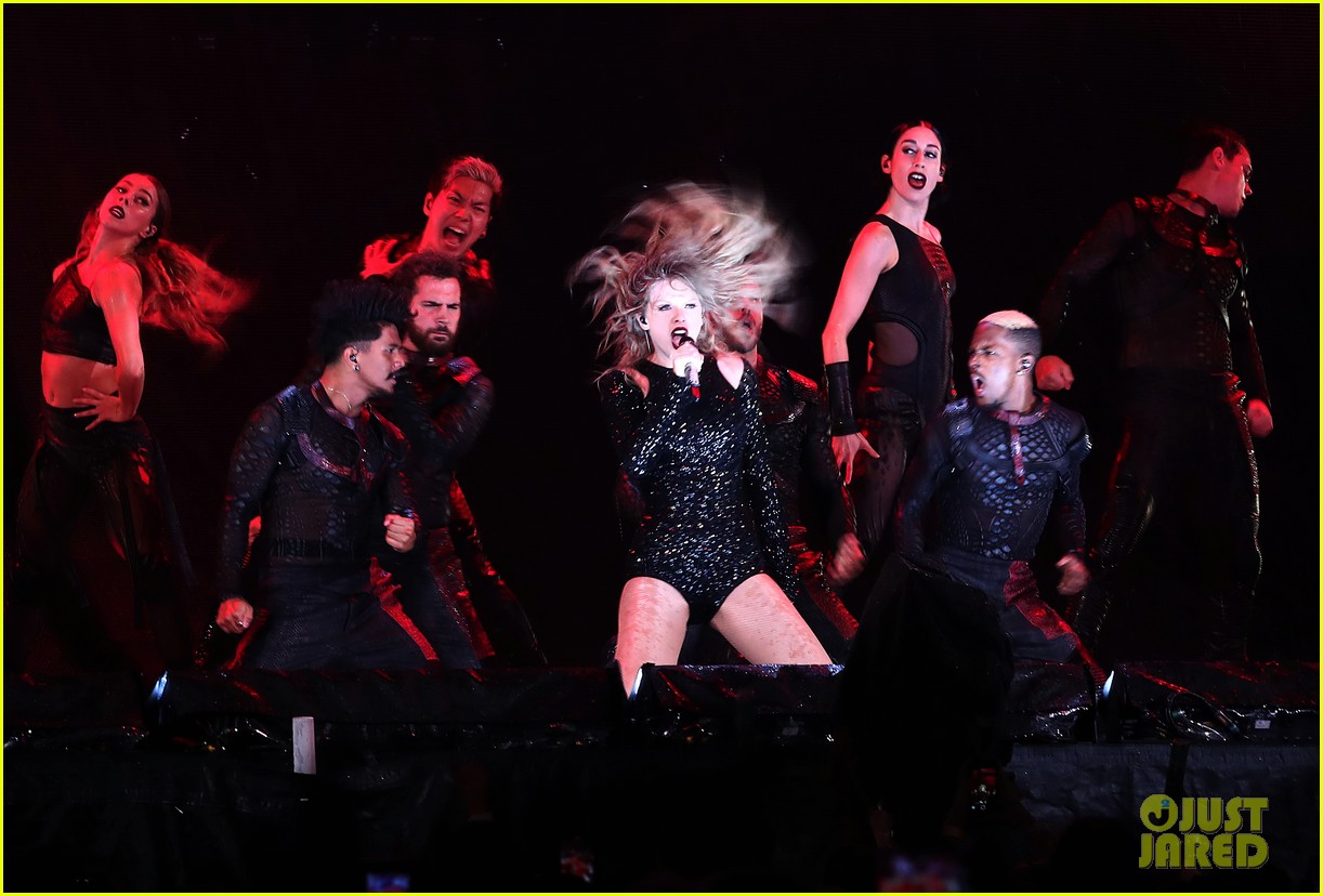 Taylor Swift: 'Reputation' Tour Set List for Netflix Movie!