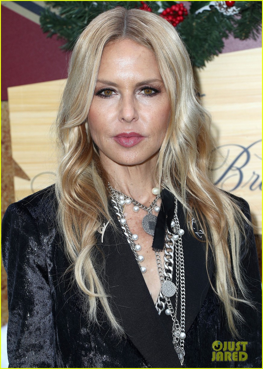 Sofia Vergara, Elizabeth Olsen & Jennifer Morrison Step Out for Brooks Brothers Holiday Celebration!