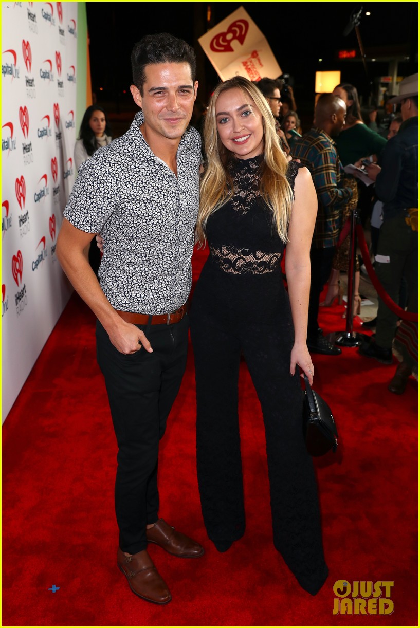 Dax Shepard Takes Home Breakout Podcast at 2019 iHeartRadio Podcast Awards!
