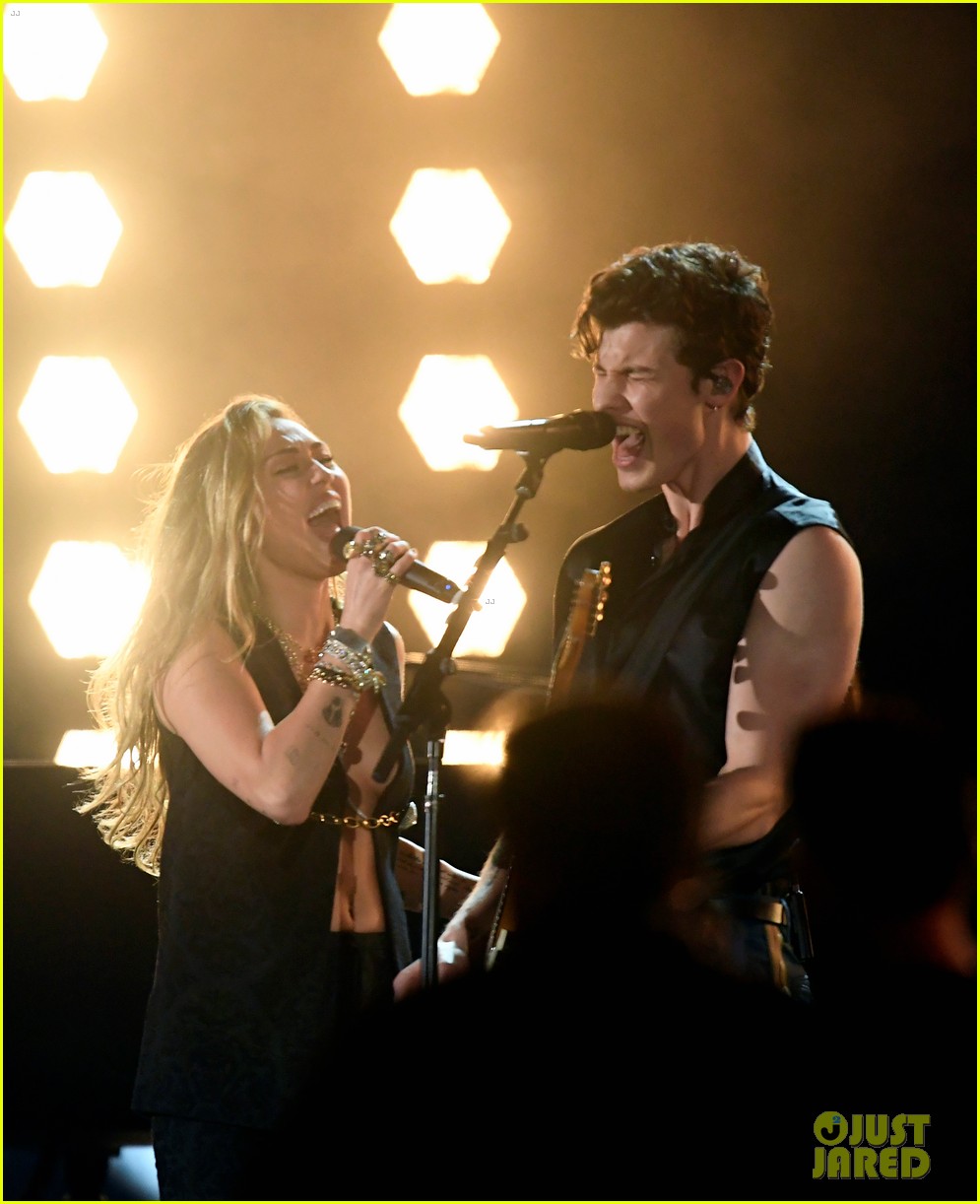 Shawn Mendes Bares His Biceps for Grammys 2019 Performance with Miley Cryrus - Watch!