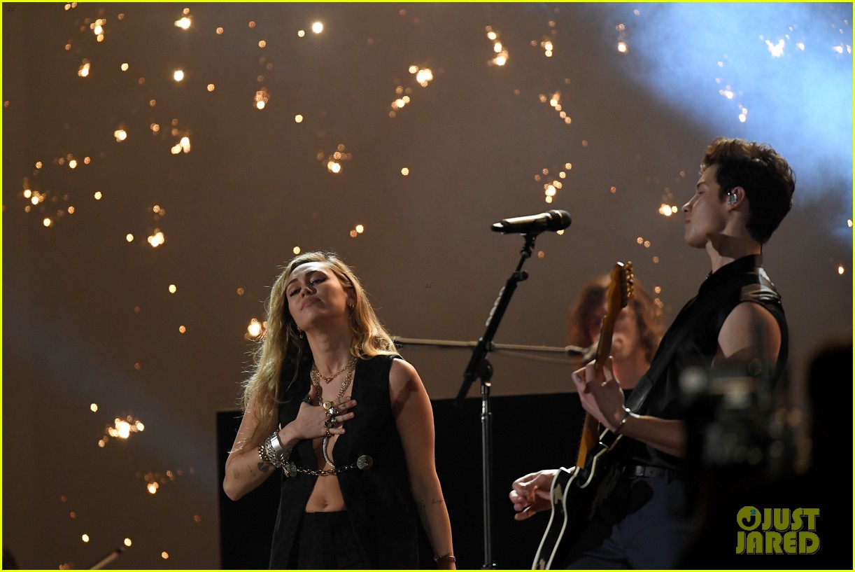 Shawn Mendes Bares His Biceps for Grammys 2019 Performance with Miley Cryrus - Watch!