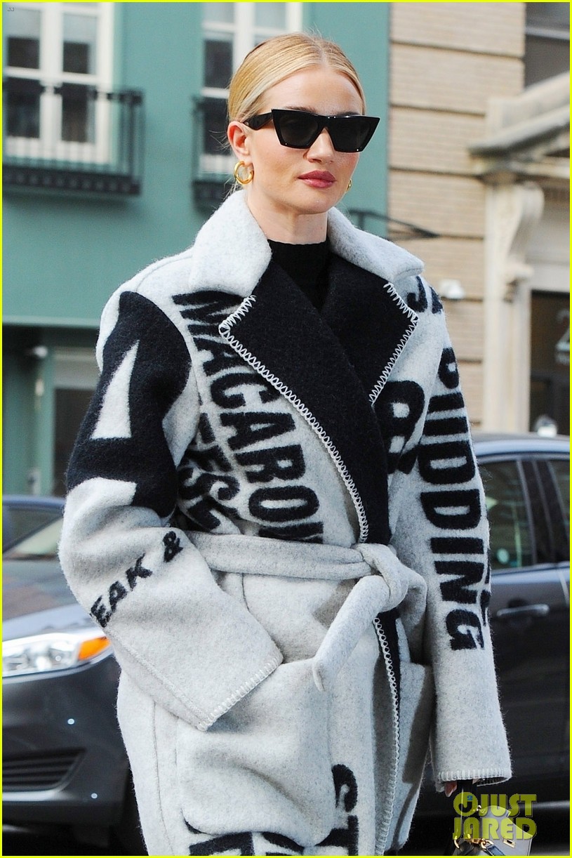 Rosie Huntington-Whiteley Looks Chic in Celine in NYC!