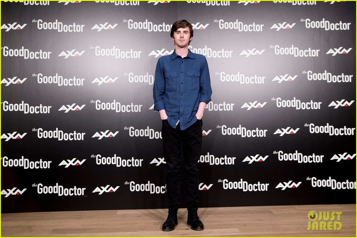 Freddie Highmore Poses at 'The Good Doctor' Photocall in Madrid