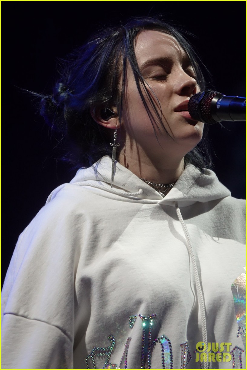 Billie Eilish Rocks Out on Stage at Coachella 2019!