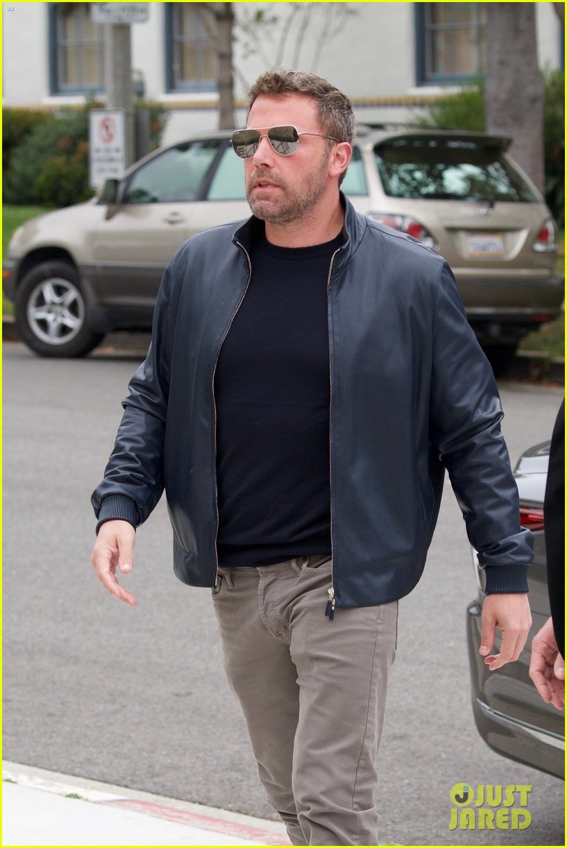 Jennifer Garner & Ben Affleck Take the Kids to a Sunday Church Service