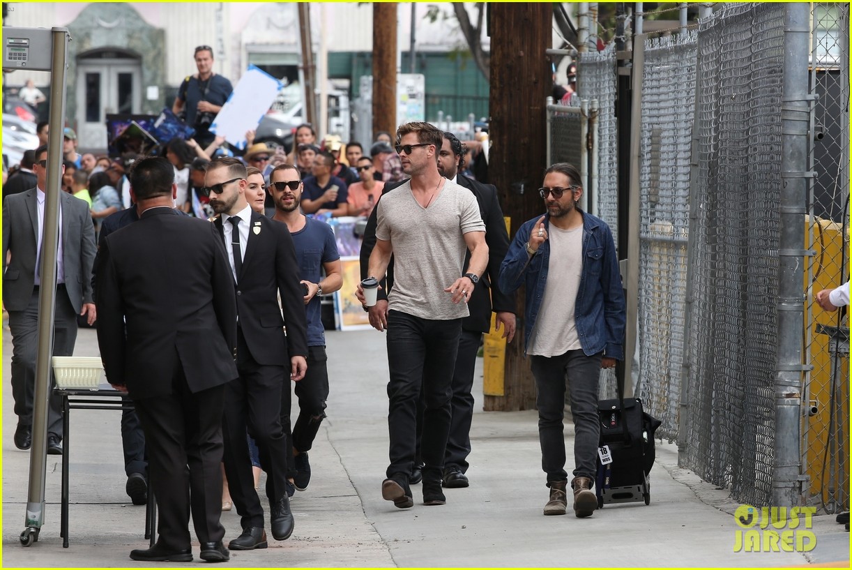 Chris Hemsworth & Scarlett Johansson Greet Fans Arriving at 'Kimmel' Appearance!