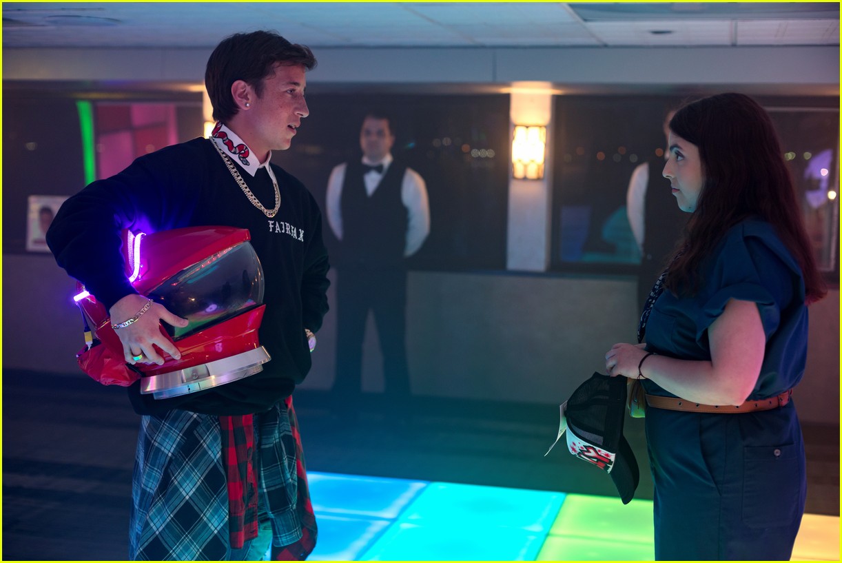 Kaitlyn Dever & Beanie Feldstein Show Off Their Dance Moves in 'Booksmart' Exclusive Photos
