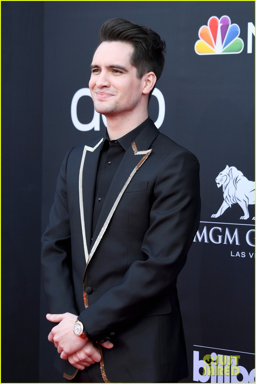 Brendon Urie Looks Handsome on the Red Carpet at Billboard Music Awards 2019