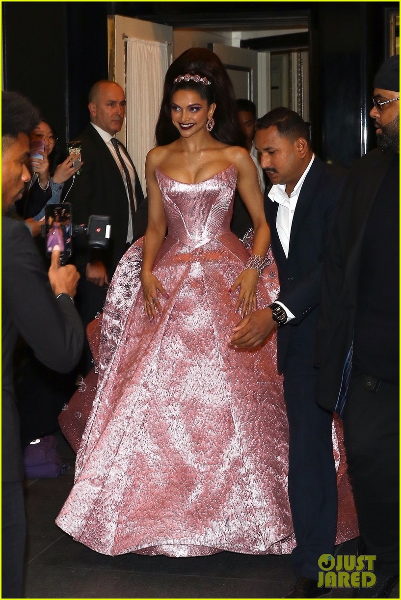 deepika pink dress Deepika Padukone Wears 3D Printed Zac Posen Dress to the Met Gala