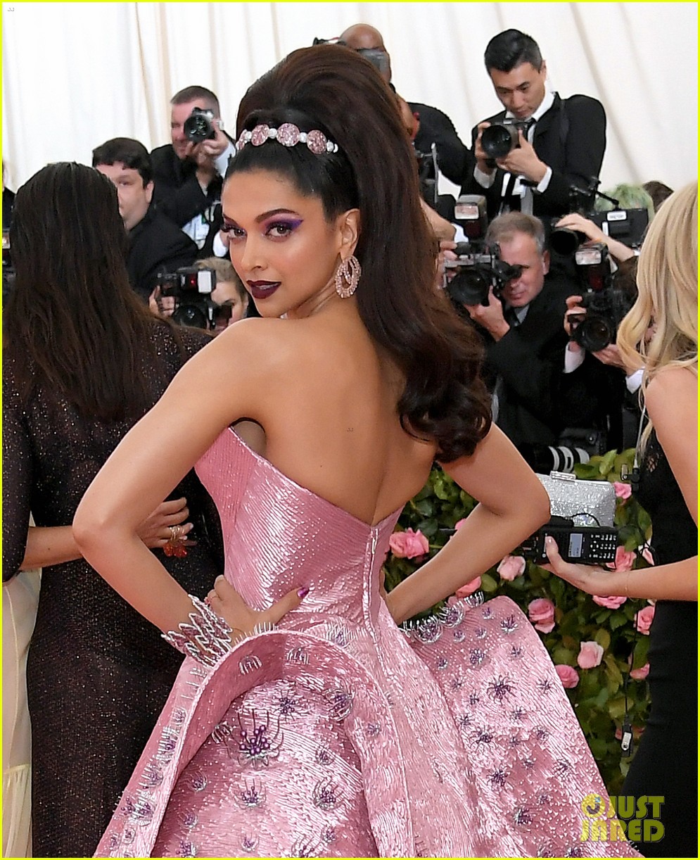 deepika in pink dress Deepika Padukone Wears Pink Ball Gown to Met Gala 2019 - Just Jared -  Celebrity News and Gossip