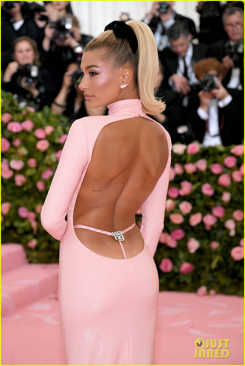 hailey bieber backless dress Hailey Bieber Wears Backless Dress at Met Gala 2019, Goes Solo Without  Justin - Just Jared - Celebrity News and Gossip