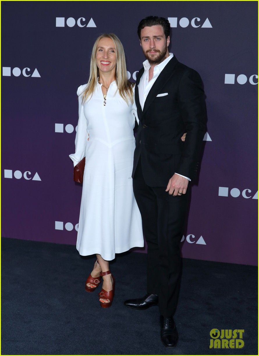 James Marsden, Marisa Tomei, & Ricky Martin Step Out for MOCA Benefit