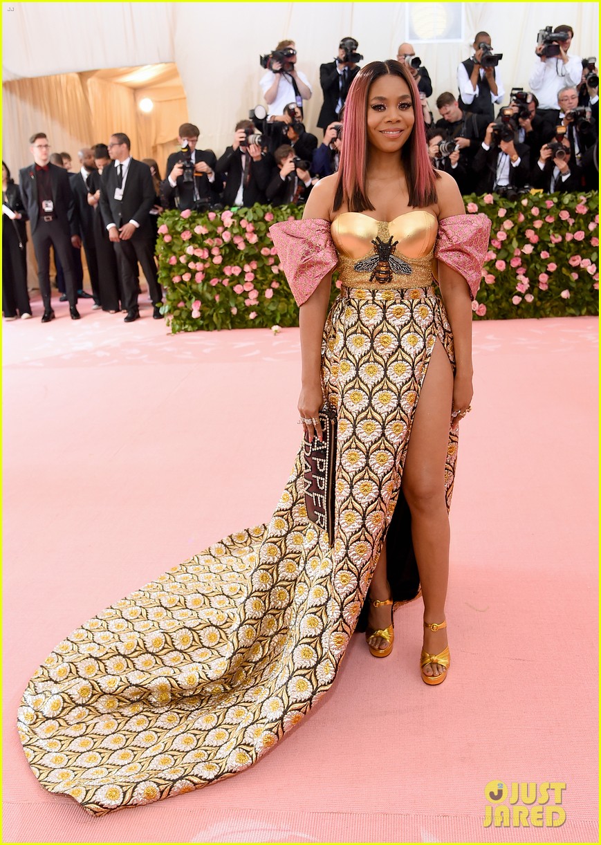 Regina Hall Rocks a Golden Bee Look & Pink Hair at Met Gala 2019