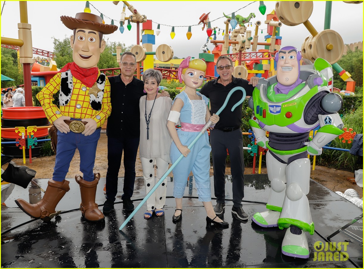 Tom Hanks & Tim Allen Join Their 'Toy Story' Characters in Disney World!