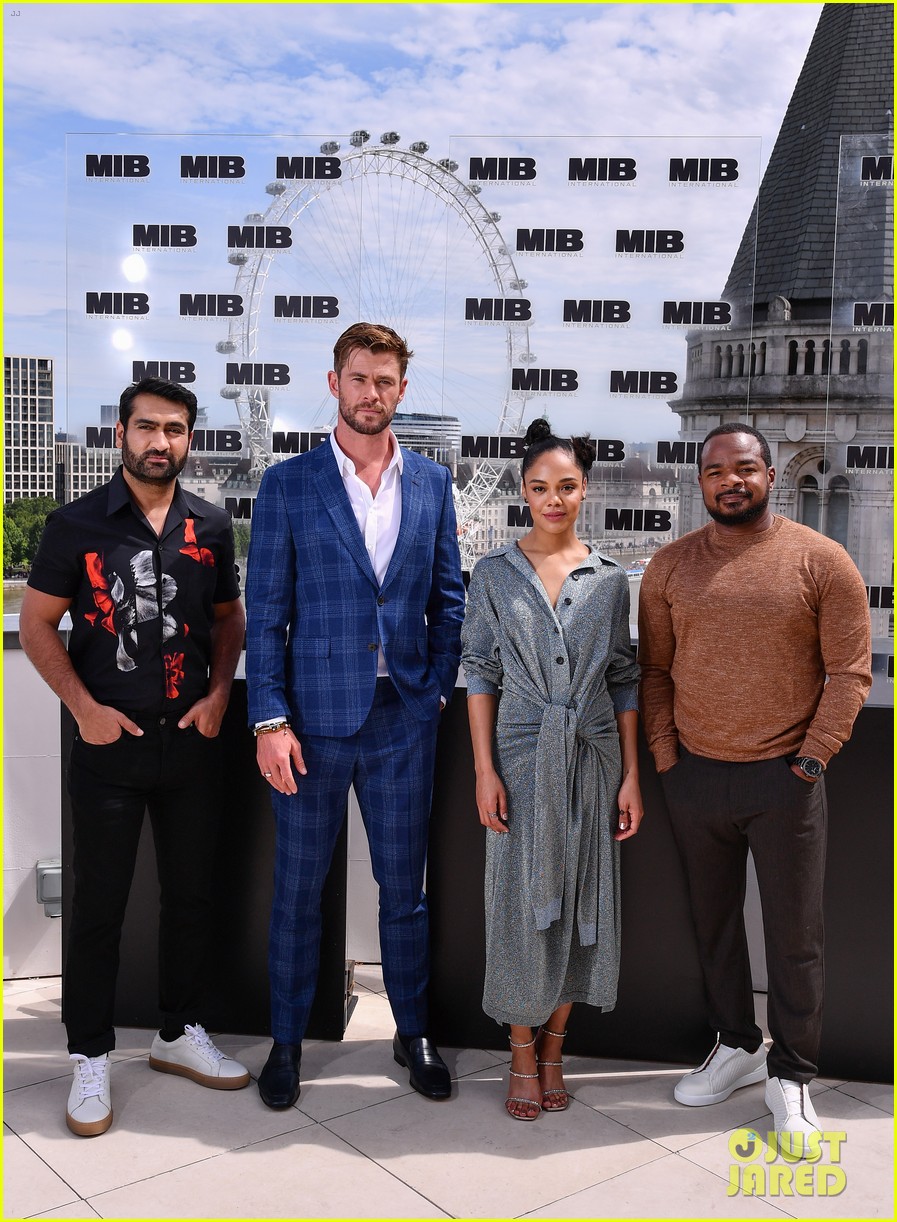 Chris Hemsworth & Tessa Thompson Team Up for 'Men in Black: International' Photo Call!