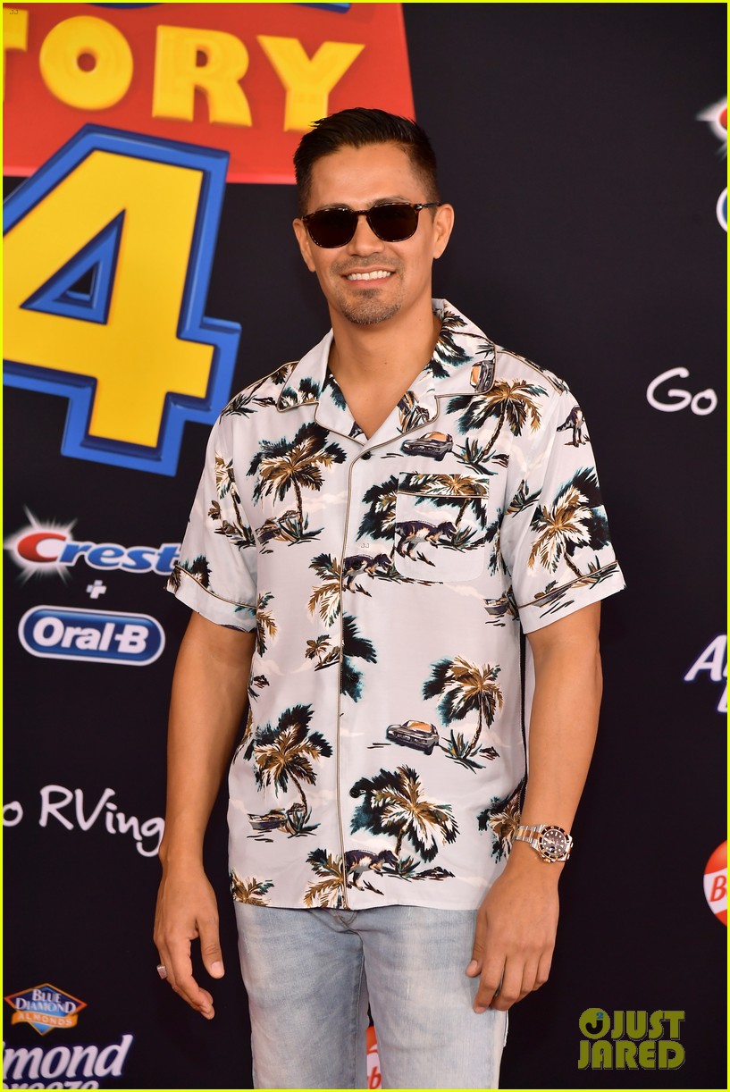 Keanu Reeves Joins His 'Toy Story 4' Co-Stars at L.A. Premiere!