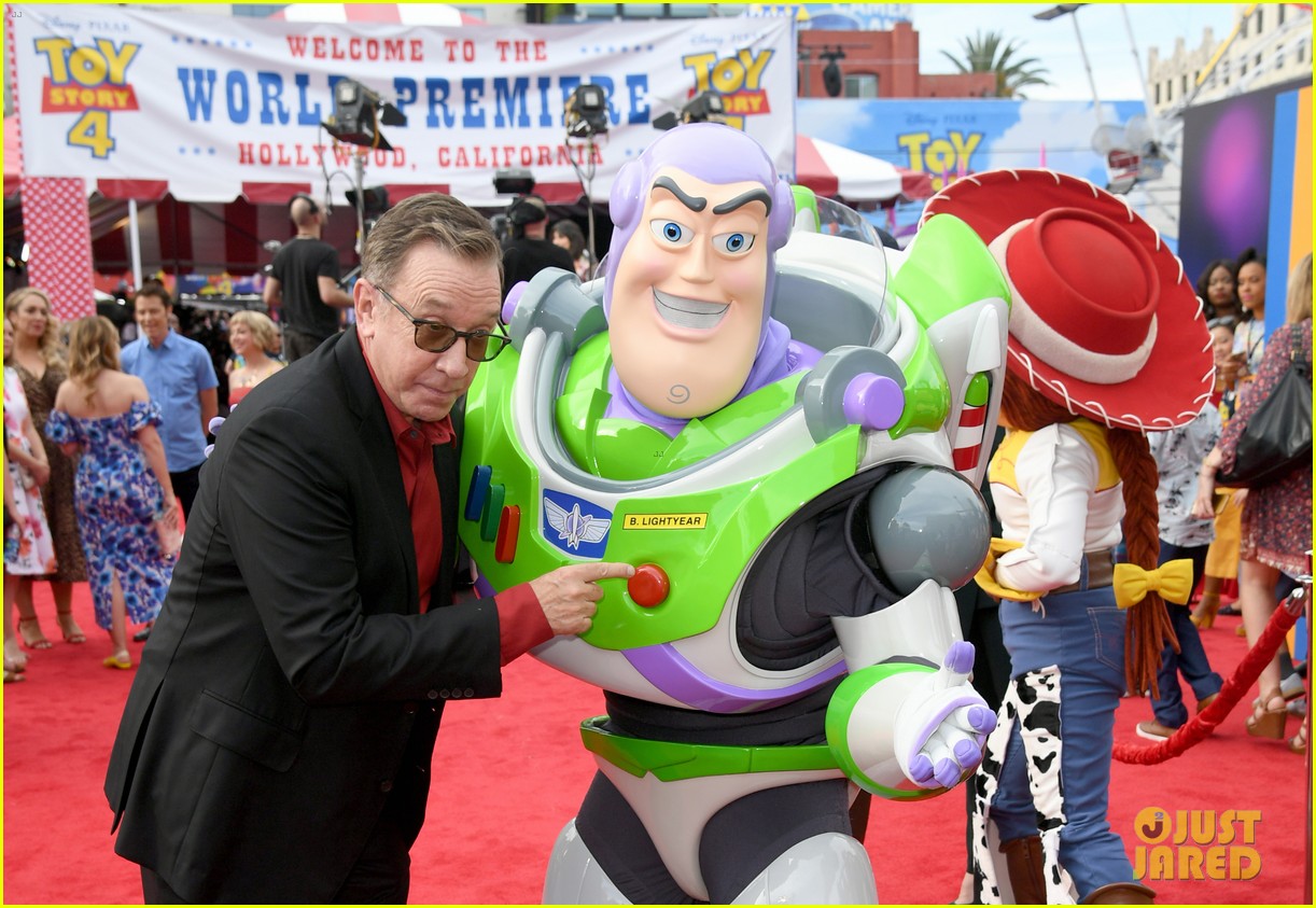 Keanu Reeves Joins His 'Toy Story 4' Co-Stars at L.A. Premiere!