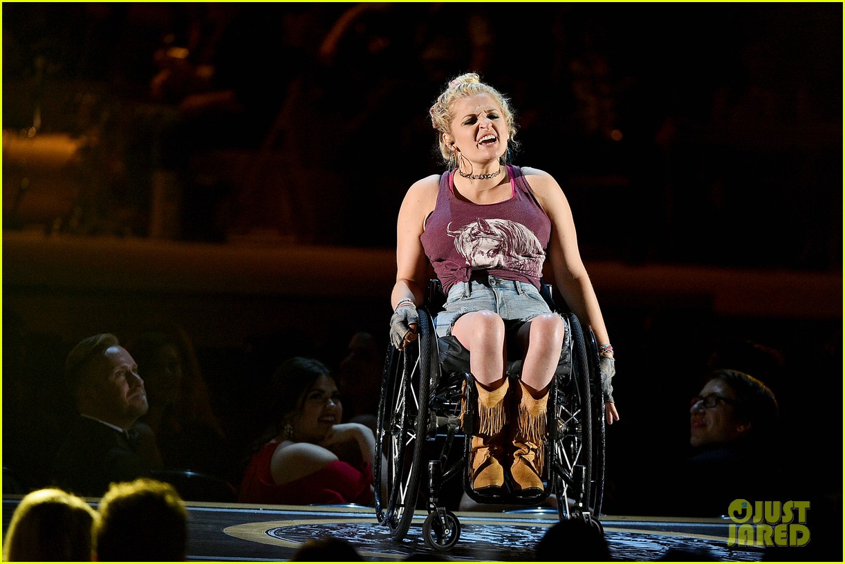 Tony Winner Ali Stroker Performs with 'Oklahoma' Cast at Tony Awards 2019! (Video)