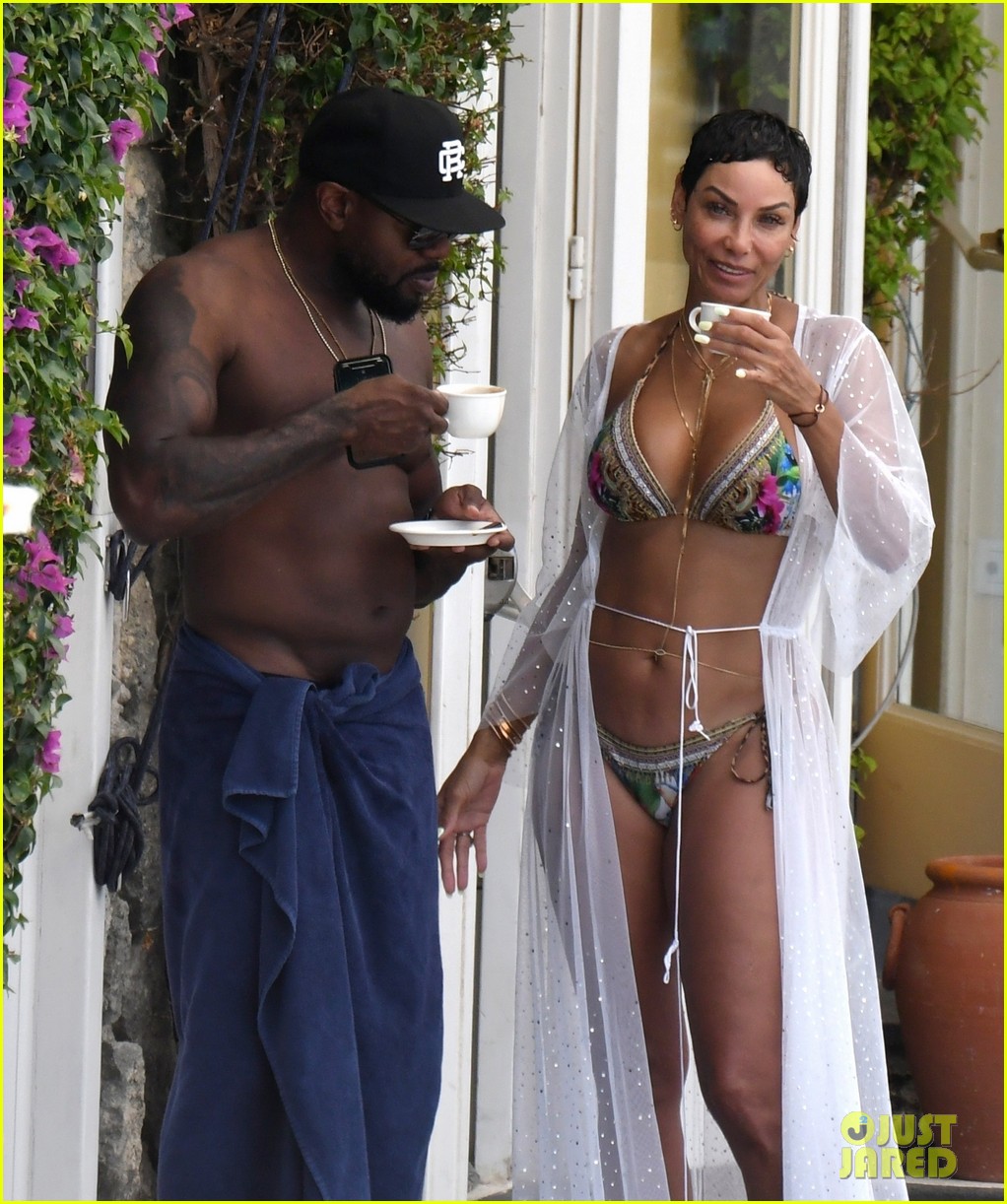Nicole Murphy & Director Antoine Fuqua Spotted Kissing at the Pool in Italy
