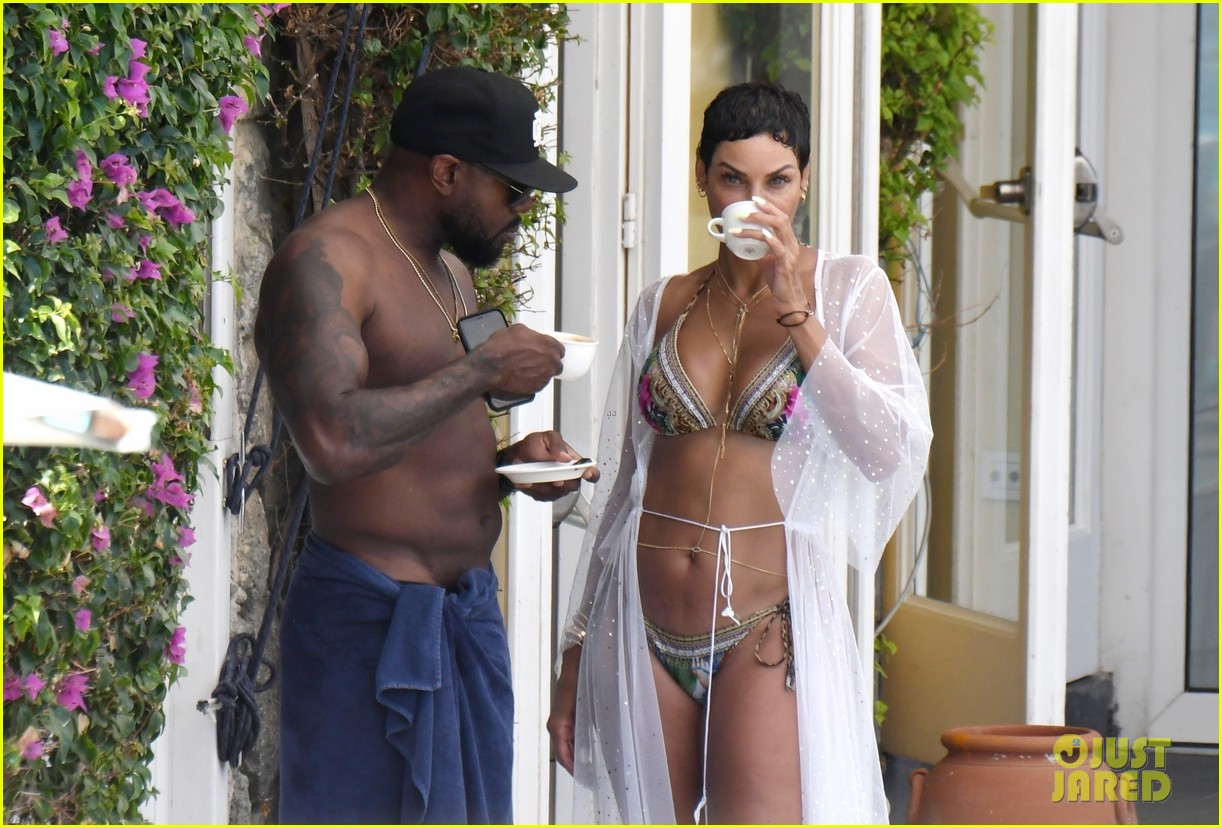 Nicole Murphy & Director Antoine Fuqua Spotted Kissing at the Pool in Italy