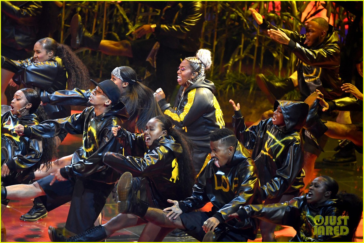 Missy Elliott Performs Epic Video Vanguard Medley at MTV VMAs 2019 - Watch Now!