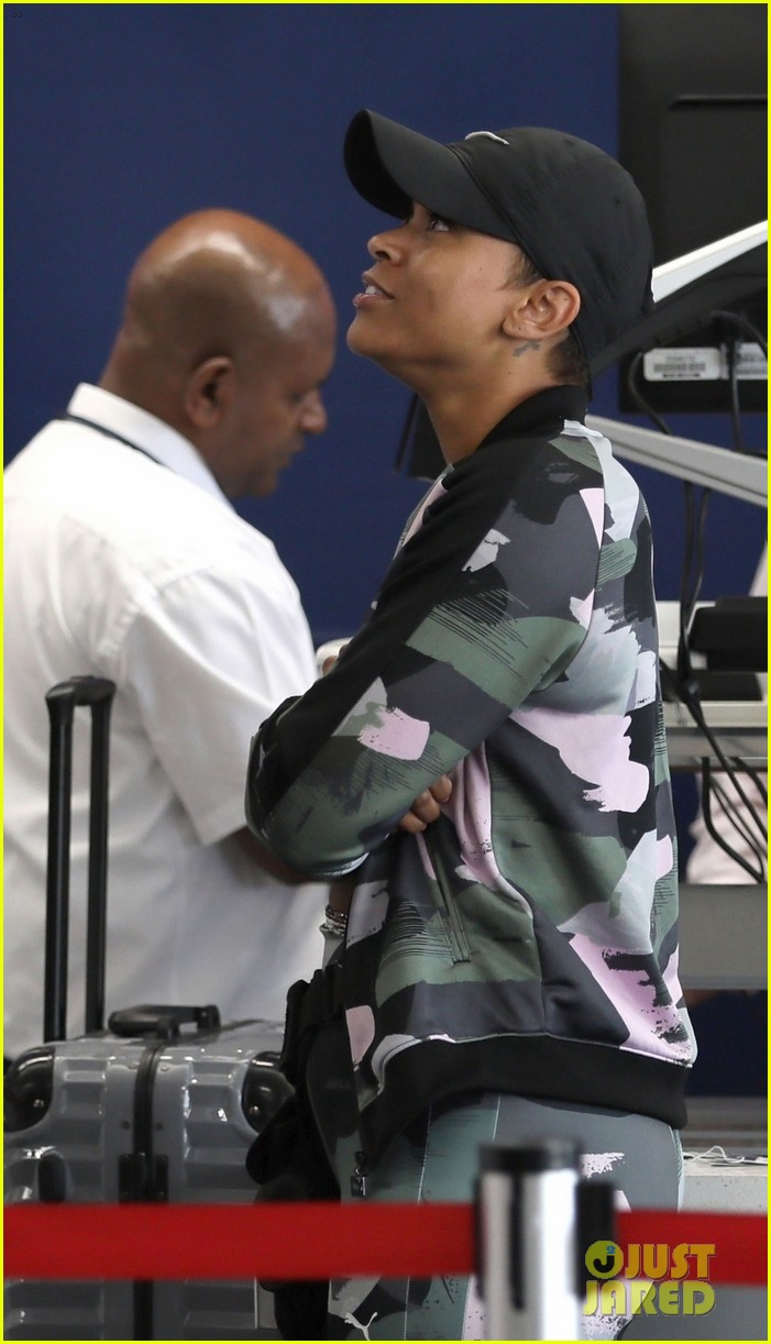 Lamar Odom & Girlfriend Sabrina Parr Share Kiss at the Airport