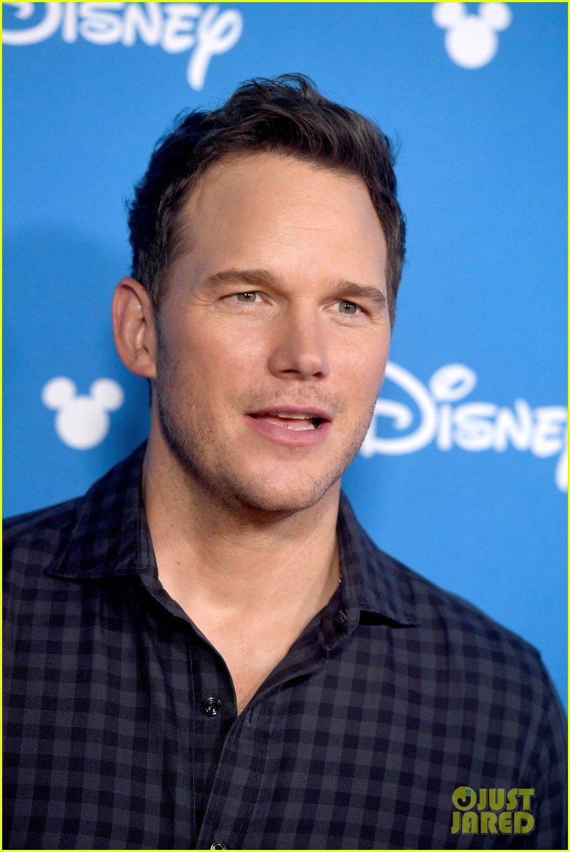 Tom Holland & Chris Pratt Unveil a New 'Onward' Sneak Peek at Disney's D23 Expo!