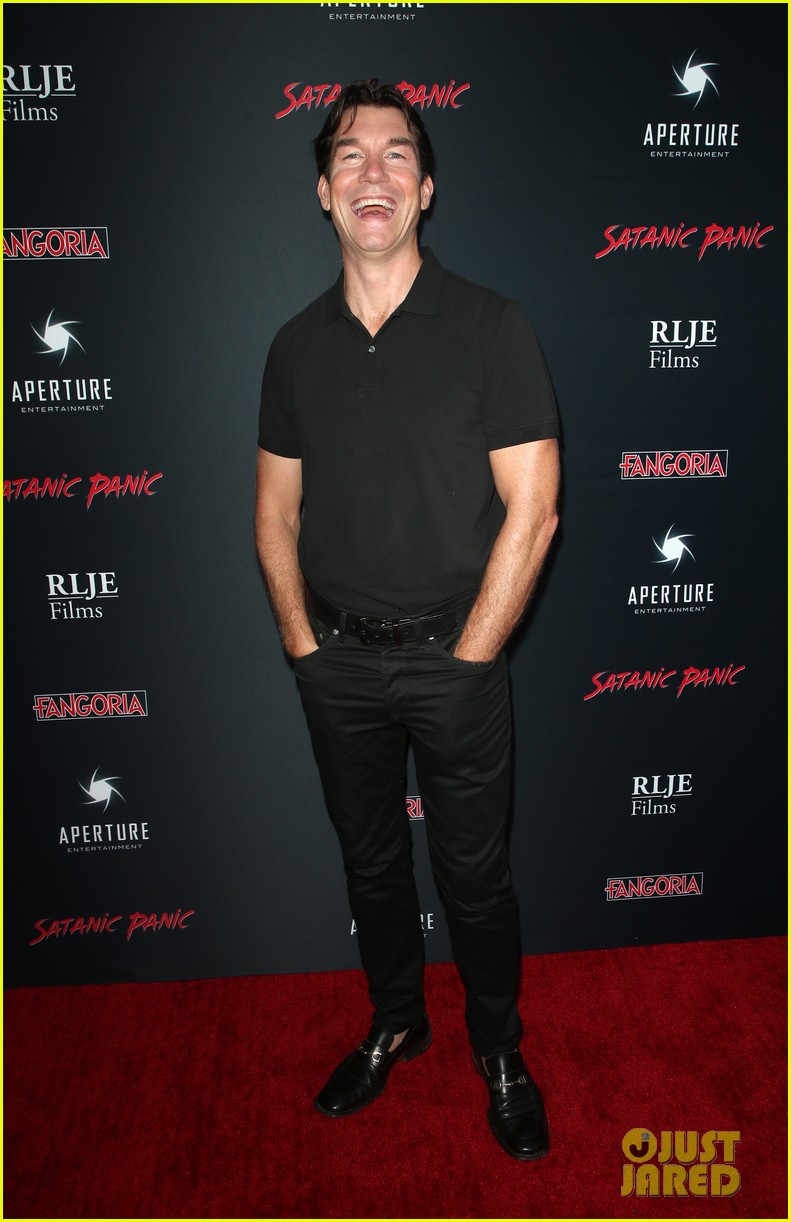 Rebecca Romijn & Jerry O'Connell Couple Up for 'Satanic Panic' Premiere