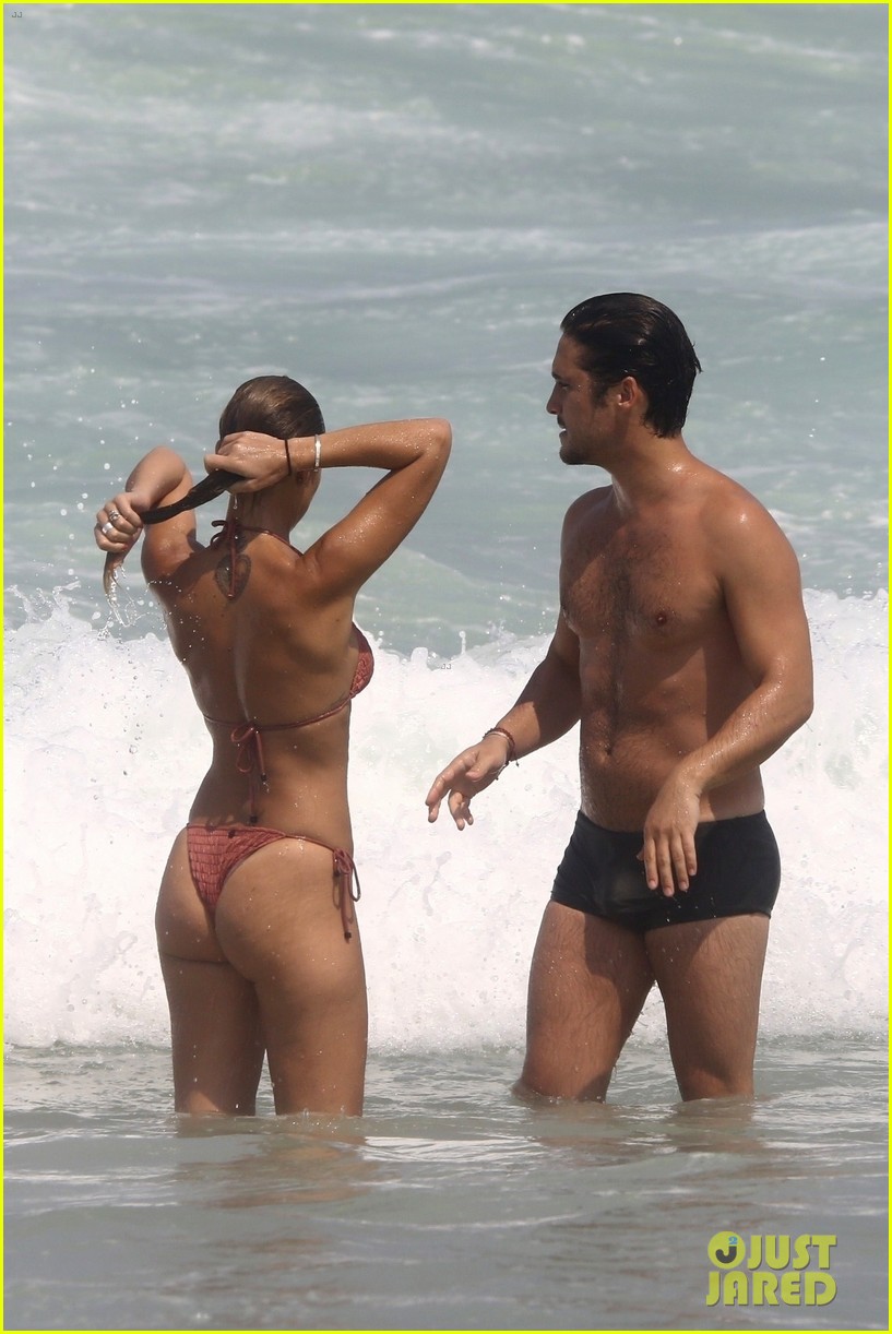 Diego Boneta Goes Shirtless, Packs on PDA with Girlfriend Mayte Rodriguez in Brazil!