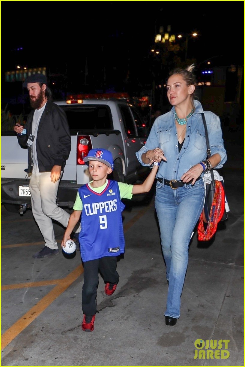 Kate Hudson Cheers On Clippers with Her Sons at Lakers Game!