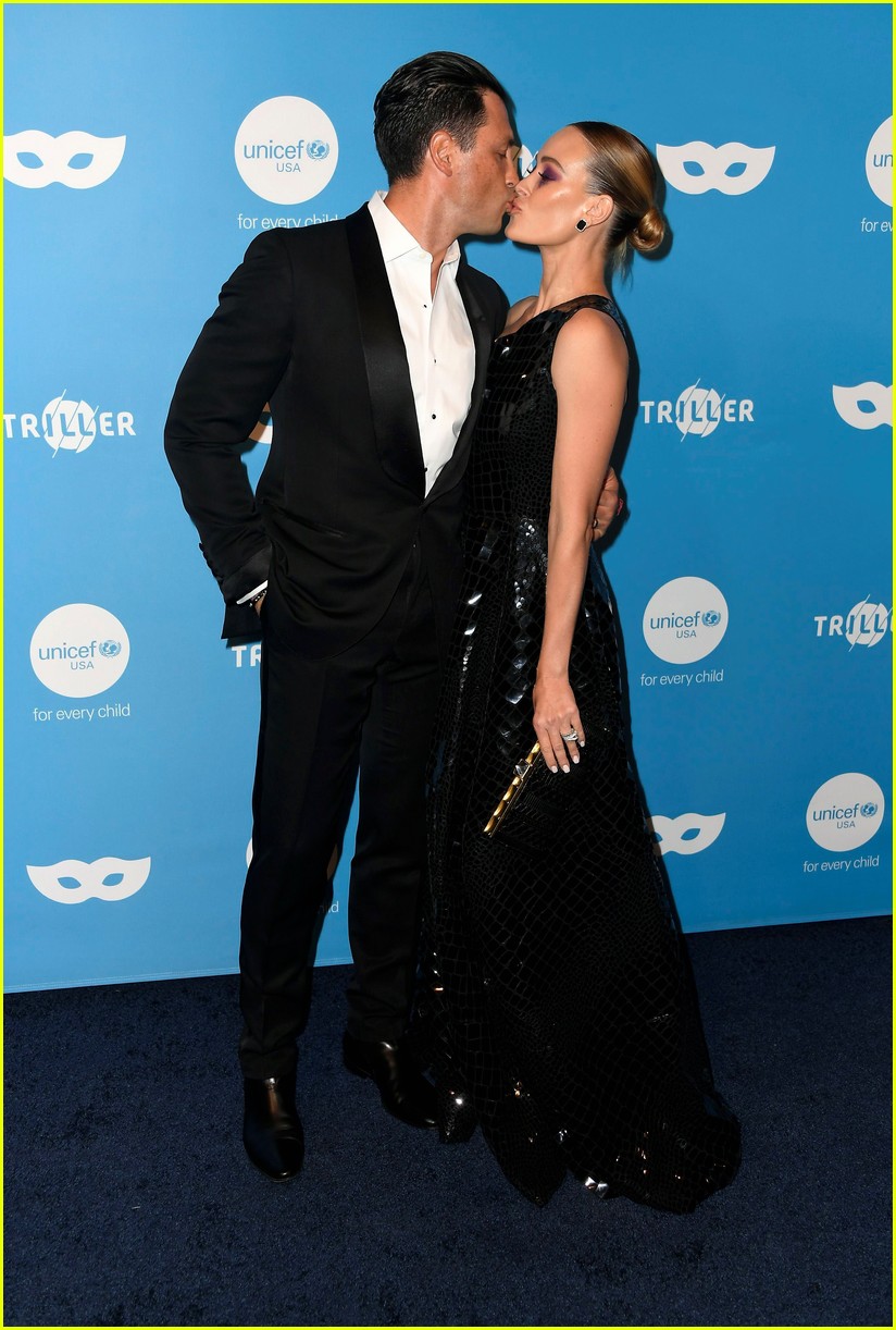 Noah Centineo & Alexis Ren Make Their Red Carpet Debut as a Couple at UNICEF Masquerade Ball!