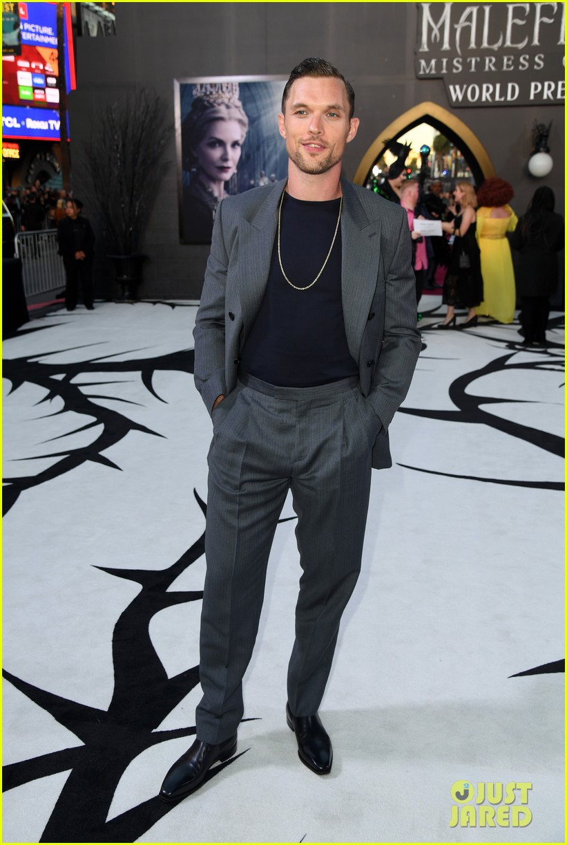 Michelle Pfeiffer, Ed Skrein, & Chiwetel Ejiofor Hit 'Maleficent 2' Premiere Red Carpet