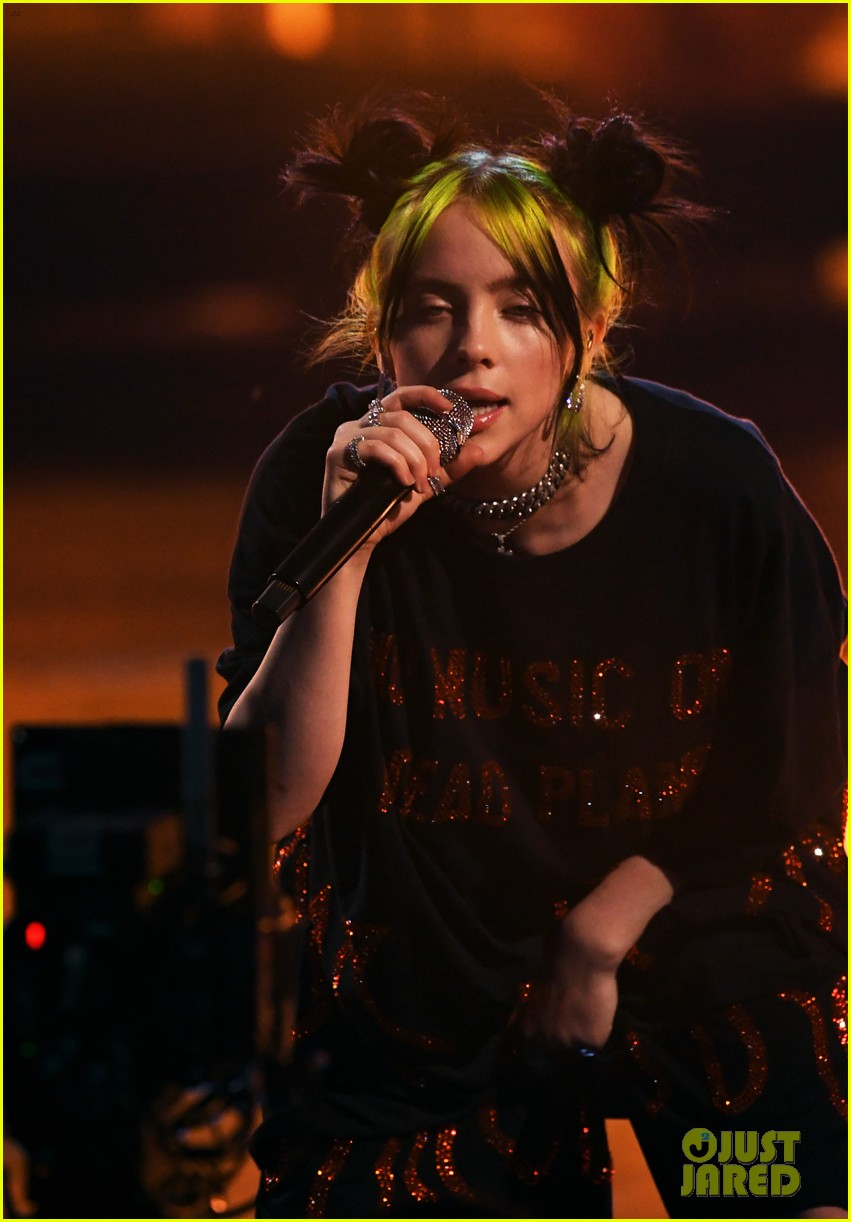 Billie Eilish Performs 'All The Good Girls Go To Hell' at American Music Awards 2019 (Video)